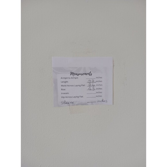 Old Navy Mid Rise Wow Jean Shorts Cuffed Pockets Medium Wash Blue Size 24 - Picture 7 of 7